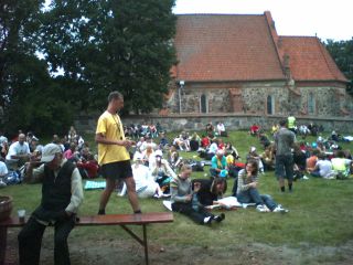 … i wypoczynek – na I-szym planie brat Żwirek, trochę w głębi idzie porządkowy Piotr